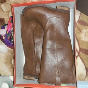 Girls boots